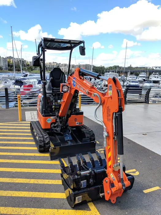 1.7 tonne Hitachi mini excavator in a tight access area